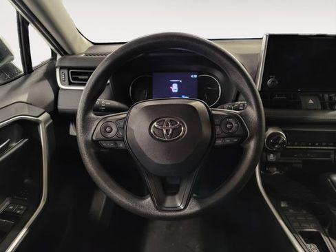 Used 2025 Toyota RAV4 XLE AWD/4WD image 12