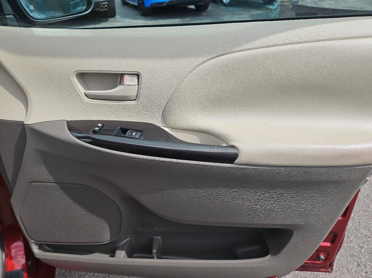 Used 2011 Toyota Sienna LE FWD image 17