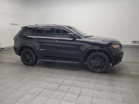 Used 2017 Jeep Grand Cherokee Altitude RWD image 11