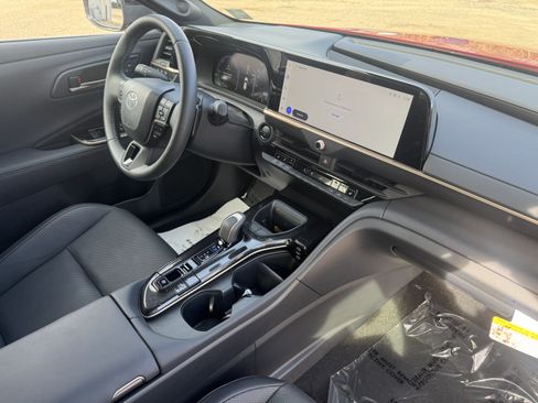 Certified 2025 Toyota Crown Signia image 20