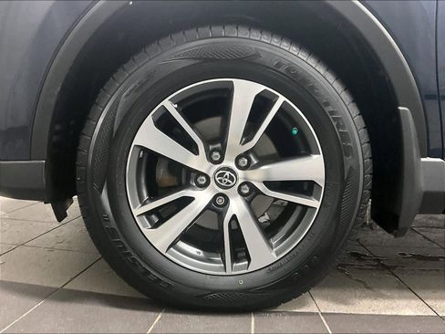 Used 2018 Toyota RAV4 XLE image 7