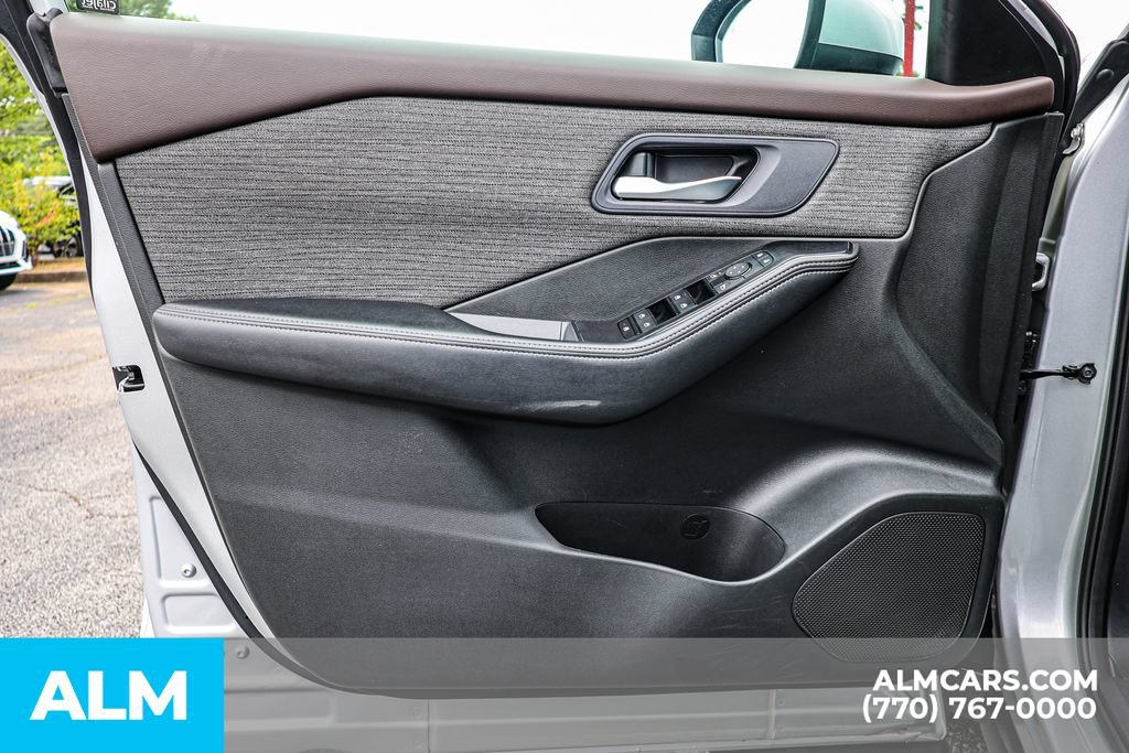 Used 2023 Nissan Rogue SV AWD/4WD image 45