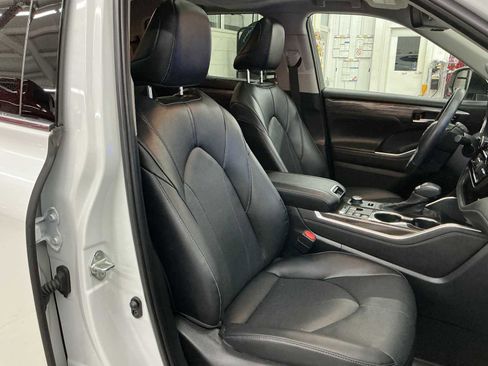 Used 2024 Toyota Highlander Limited image 25