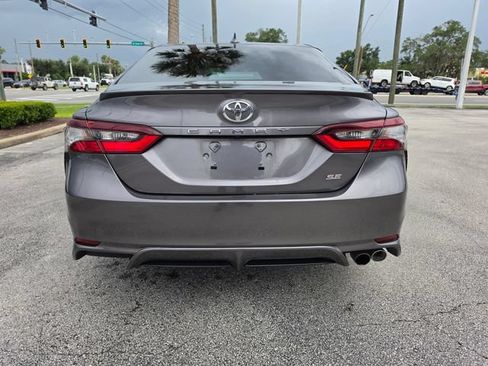 Used 2022 Toyota Camry SE w/ Convenience Package FWD image 4