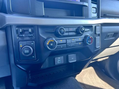 Used 2025 Ford F250 XLT image 40
