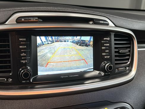 Used 2018 Kia Sorento AWD image 16