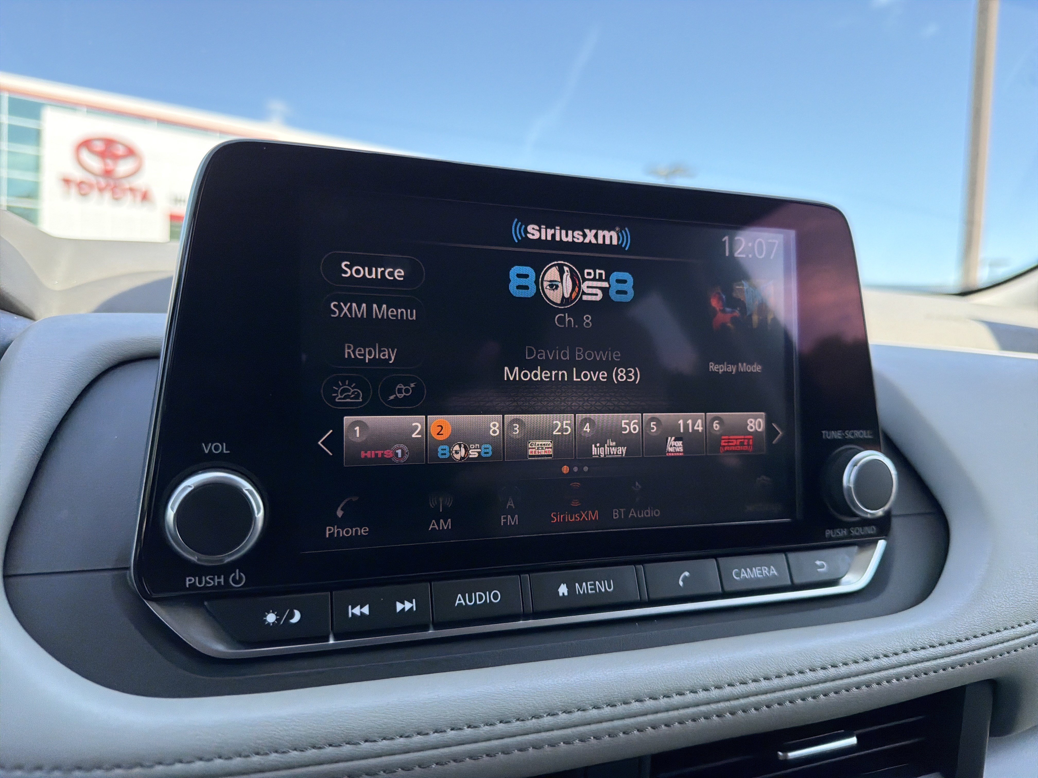 Used 2023 Nissan Rogue SV FWD image 6