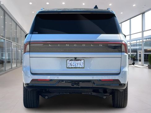Used 2025 Lincoln Navigator Black Label AWD/4WD image 5