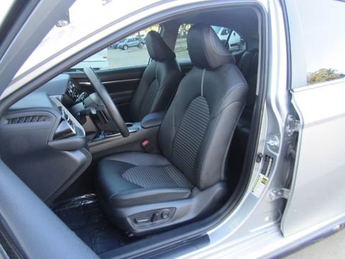 Used 2023 Toyota Camry SE image 16