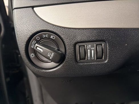 Used 2017 Dodge Grand Caravan GT image 23