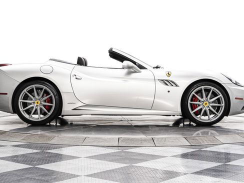 Used 2013 Ferrari California image 48