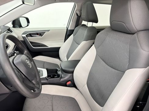 Used 2025 Toyota RAV4 XLE w/ Convenience Package FWD image 5
