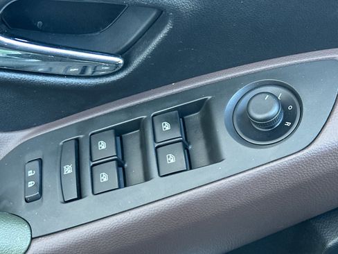 Used 2015 Chevrolet Trax LTZ image 12