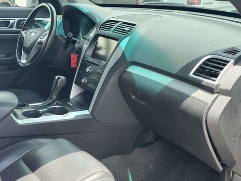 Used 2015 Ford Explorer XLT w/ Equipment Group 202A FWD image 26
