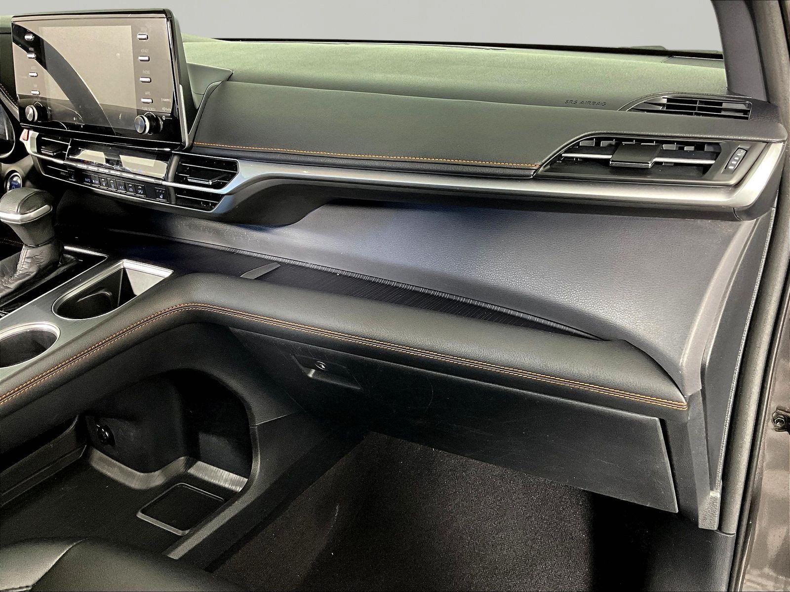 Used 2021 Toyota Sienna XSE FWD image 25
