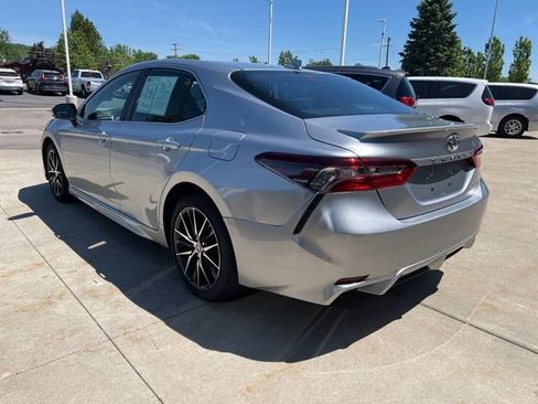 Used 2022 Toyota Camry SE FWD image 4