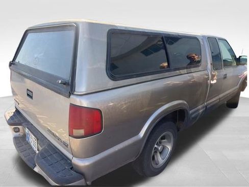 Used 2002 Chevrolet S10 Pickup LS w/ LS Preferred Equipment Group image 4