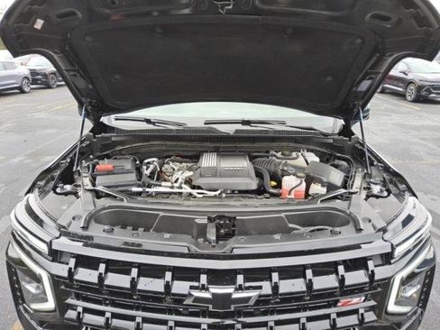 Used 2025 Chevrolet Tahoe Z71 w/ Comfort Package image 3