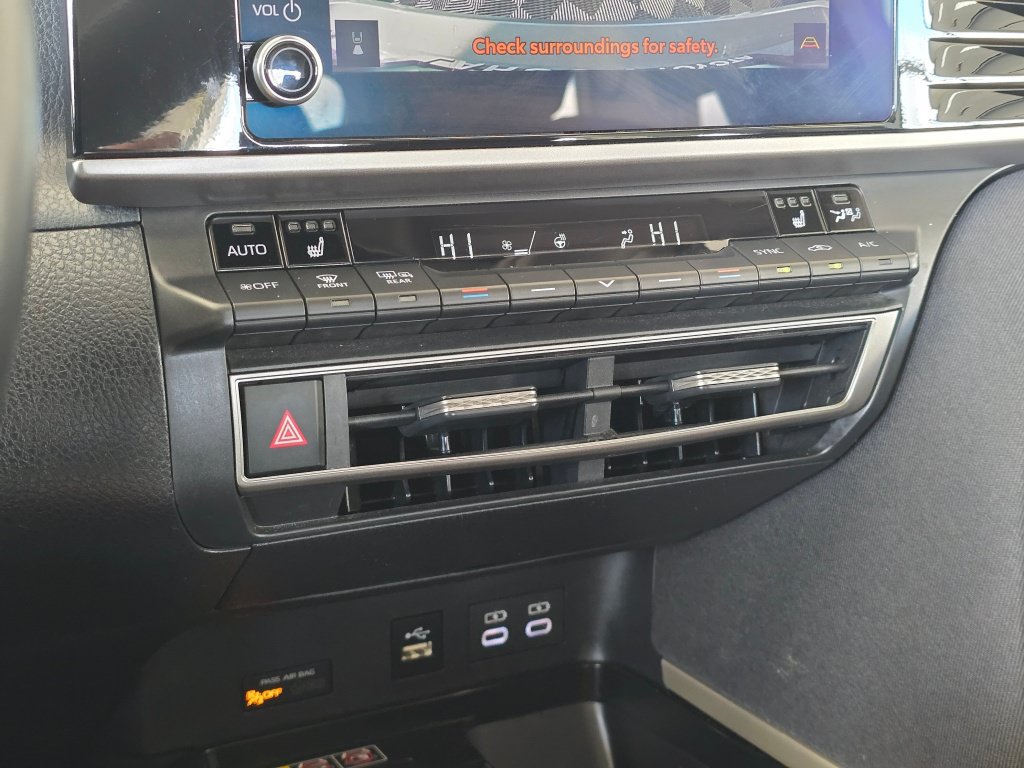 Used 2025 Toyota Camry LE w/ Convenience Package FWD image 28