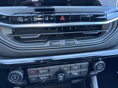 New 2026 Jeep Compass Latitude AWD/4WD image 23