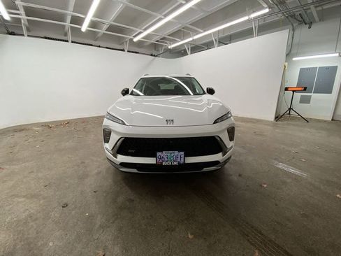 Used 2025 Buick Envision Sport Touring image 9