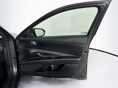 Used 2024 Hyundai Elantra SEL image 31