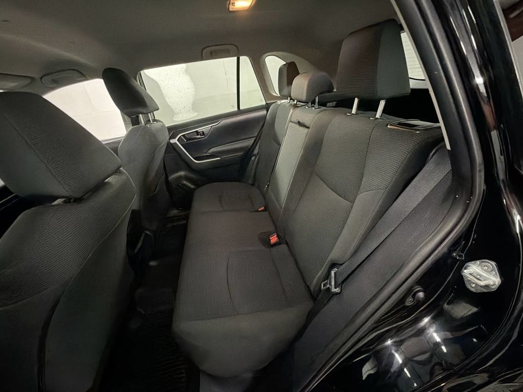 Used 2021 Toyota RAV4 LE FWD image 21