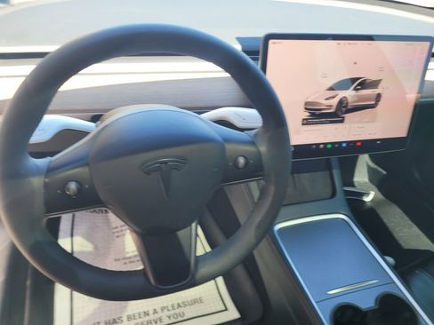 Used 2023 Tesla Model 3 Standard Range image 8