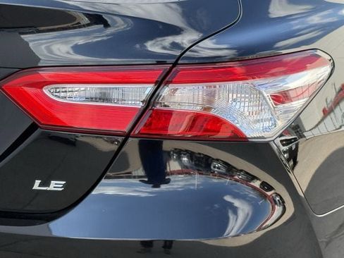 Used 2018 Toyota Camry LE image 6