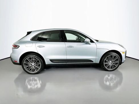 Used 2025 Porsche Macan image 8