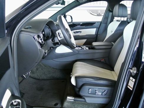 Used 2023 Bentley Bentayga AWD/4WD image 14