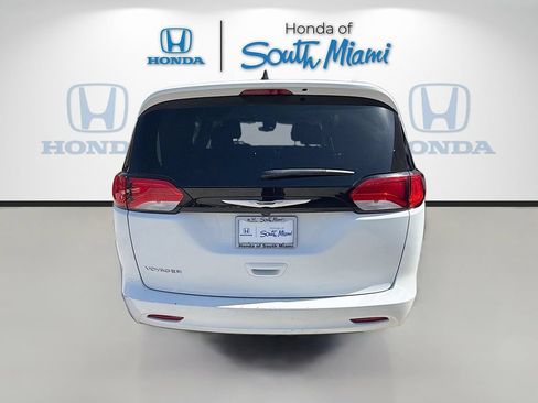 Used 2023 Chrysler Voyager LX FWD image 6