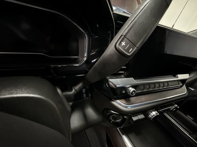 Used 2024 GMC Sierra 3500 SLT w/ SLT Premium Package AWD/4WD image 10