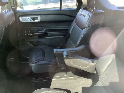 Used 2023 Ford Explorer Platinum w/ Technology Package AWD/4WD image 13
