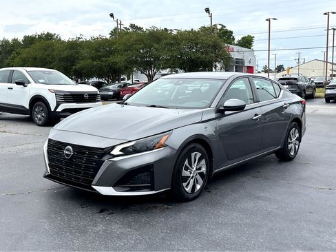 Used 2023 Nissan Altima 2.5 S FWD image 3