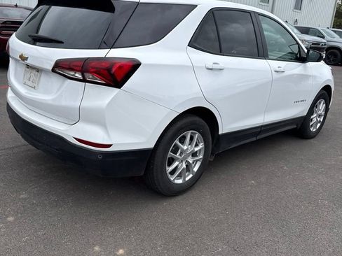 Used 2024 Chevrolet Equinox LS w/ LS Convenience Package FWD image 3