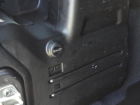 Used 2019 Jeep Wrangler Unlimited Sahara w/ Uconnect 4C Nav & Sound Group AWD/4WD image 8