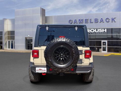 Used 2022 Jeep Wrangler Rubicon w/ LED Lighting Group AWD/4WD image 4