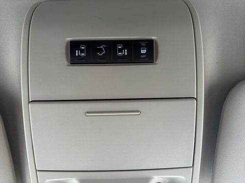 Used 2016 Dodge Grand Caravan SXT w/ Rear Park Assist Package FWD image 21