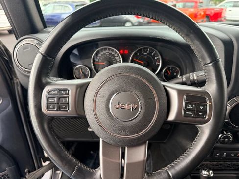 Used 2018 Jeep Wrangler Unlimited Sahara w/ Max Tow Package AWD/4WD image 16