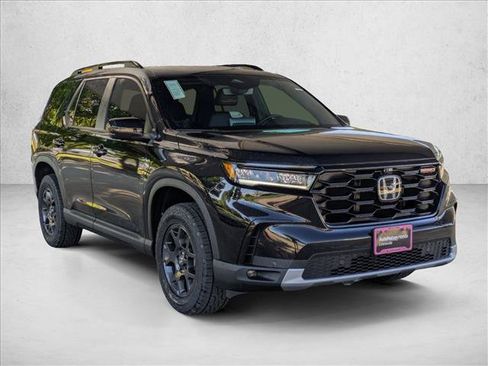 Certified 2025 Honda Pilot TrailSport image 7
