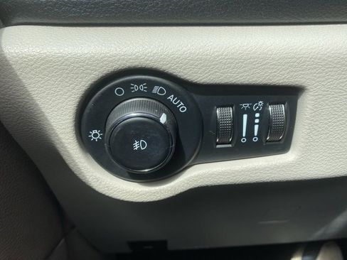 Used 2022 Chrysler Pacifica Limited image 32