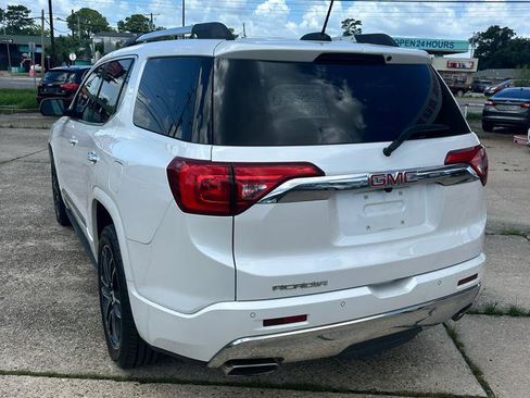 Used 2017 GMC Acadia Denali w/ Technology Package FWD image 3