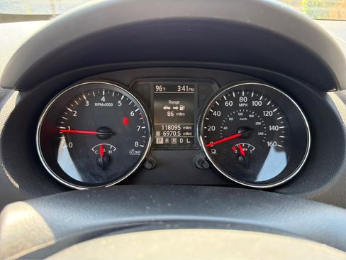 Used 2013 Nissan Rogue S FWD image 17