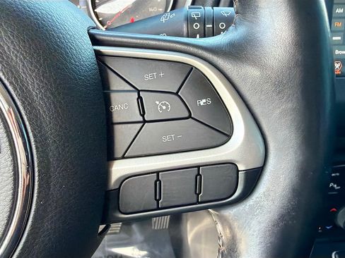 Used 2018 Jeep Compass Latitude w/ Popular Equipment Group FWD image 35