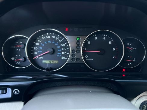 Used 2004 Toyota Land Cruiser image 57