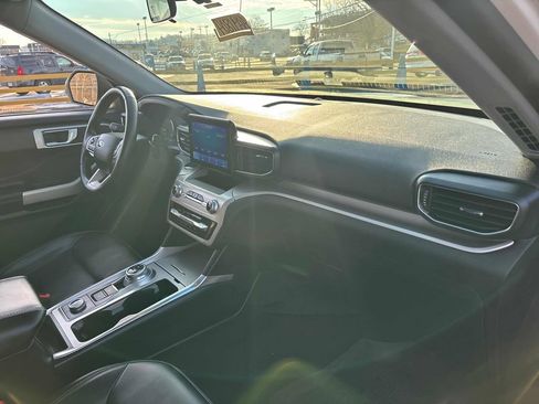 Used 2021 Ford Explorer XLT w/ Equipment Group 202A image 36