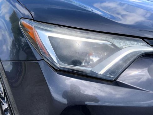 Used 2018 Toyota RAV4 XLE w/ Plus Extra Value Package FWD image 27