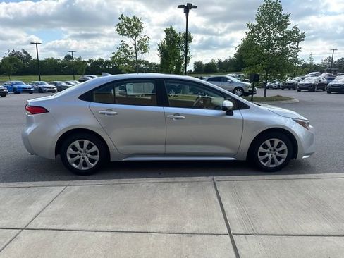 Used 2022 Toyota Corolla LE FWD image 5