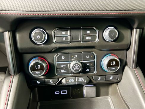 Used 2024 Chevrolet Suburban RST RWD image 27